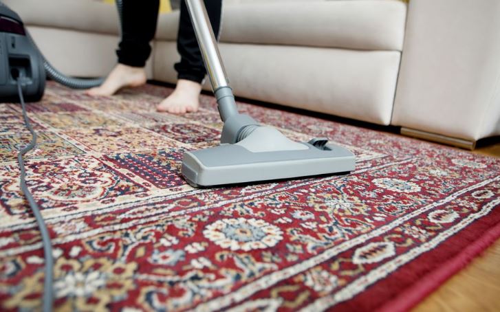 نحوه صحیح جاروبرقی کشیدن روی فرش ابریشم